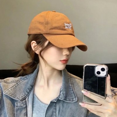 一个唱歌，另一个不唱歌